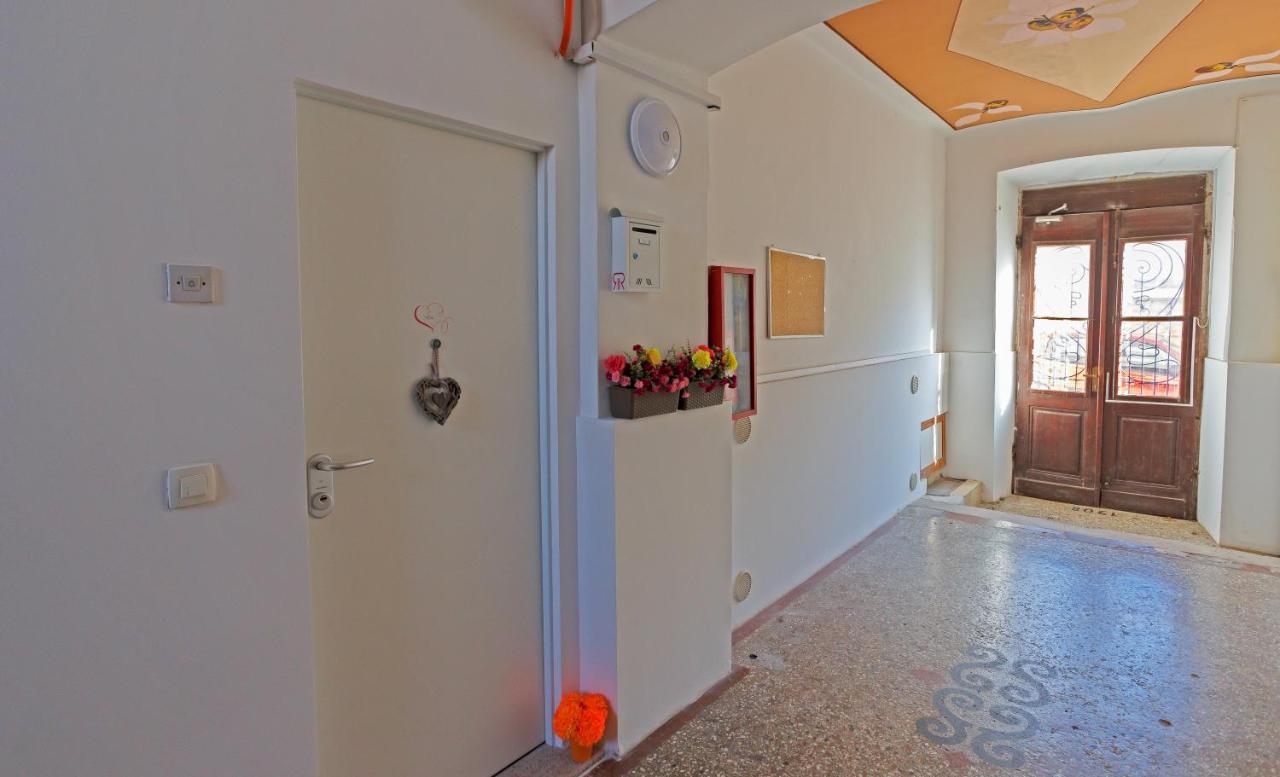 Rich Apartment Pula Buitenkant foto